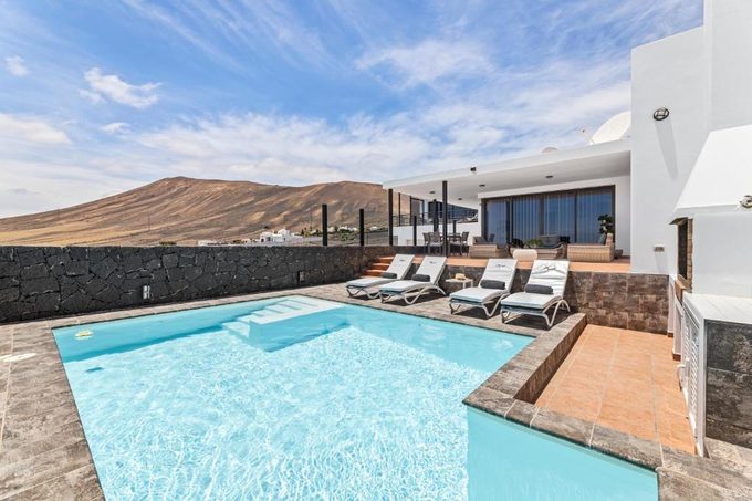 Villa Saudade Macher Lanzarote — villa with heated private pool and panoramic views in the quiet countryside of Macher near Puerto del Carmen